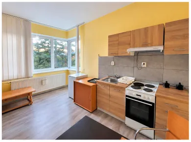 Na prenájom 2-izbový byt, 70 m², Banská Bystrica, Bellušova