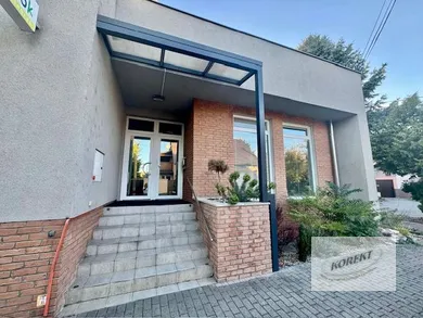 Na predaj 8-izbový dom, 300 m², Nové Zámky