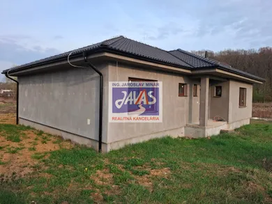 Domy na sprzedaż, 4-pokojowe, Nitra · €279 000