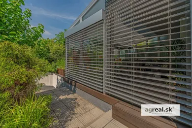 Na predaj 5-izbový dom, 188 m², Bratislava-Staré Mesto