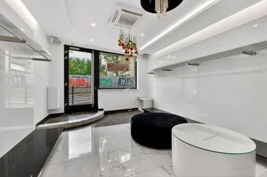 Na prenájom komerčné, 47 m², Bratislava-Staré Mesto