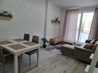 Na prenájom 2-izbový byt, 61 m², Galanta, Hlavná
