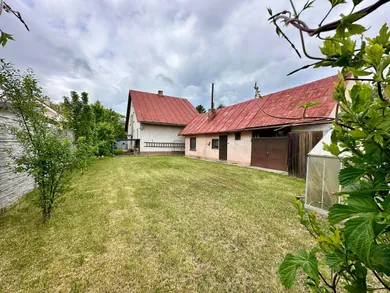 Houses for sale, 10-room in Miloslavov · €315,000
