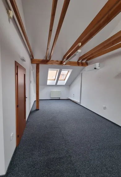 Na prenájom komerčné, 61 m², Košice-Staré Mesto, Hradbová