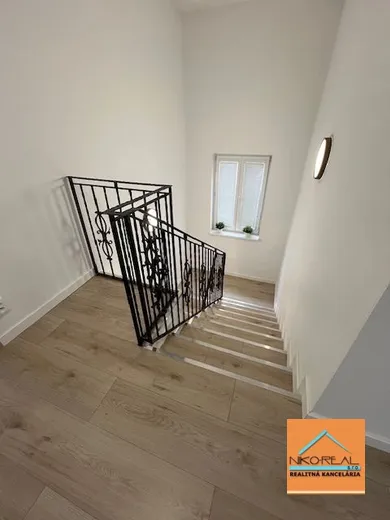 Na predaj 4-izbový dom, Rovinka, Riečna