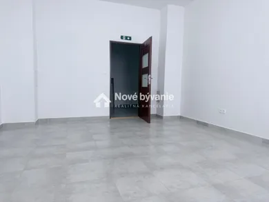 Na prenájom komerčné, 27 m², Považská Bystrica