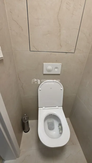 Na predaj 3-izbový byt, 91 m², Nové Zámky, -