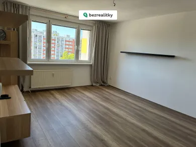 Na predaj 3-izbový byt, 74 m², Bratislava-Petržalka, Hrobákova