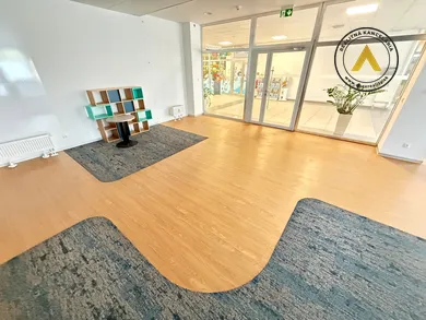 Na prenájom komerčné, 147 m², Hlohovec, Hollého