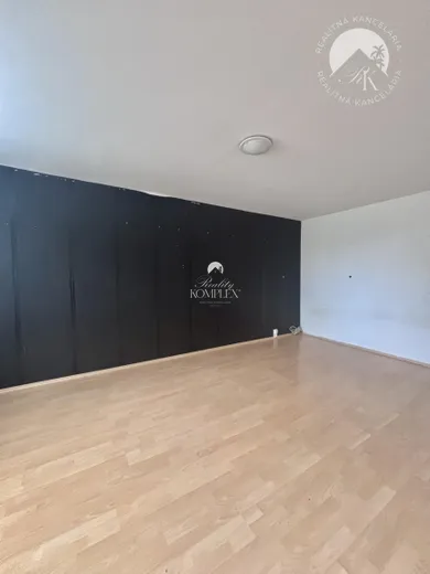 Na predaj 3-izbový byt, 83 m², Komárno, Damjanichová