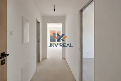 Na predaj 2-izbový byt, 56 m², Dvorníky