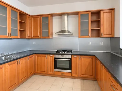 Na prenájom 4-izbový byt, 200 m², Bratislava-Staré Mesto, Údolná