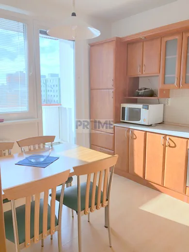 Na prenájom 3-izbový byt, 70 m², Bratislava-Petržalka, Farského