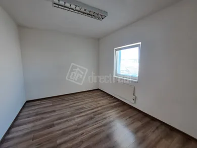 Na prenájom komerčné, 33 m², Bratislava-Nové Mesto, Vajnorská