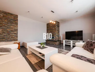 Na predaj dom, 250 m², Zlaté Moravce