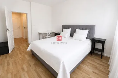 Na prenájom 2-izbový byt, 63 m², Bratislava-Nové Mesto, Pluhová