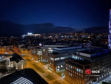 Na prenájom 2-izbový byt, 50 m², Bratislava-Staré Mesto, Továrenská