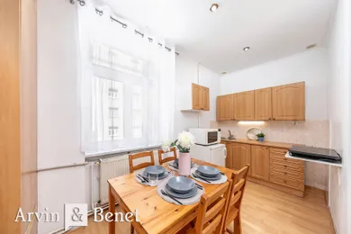 Byty na prenájom 2-izbový, Bratislava-Staré Mesto · €590