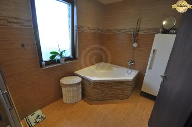 Na predaj 3-izbový byt, 76 m², Bratislava-Vrakuňa, Anízová