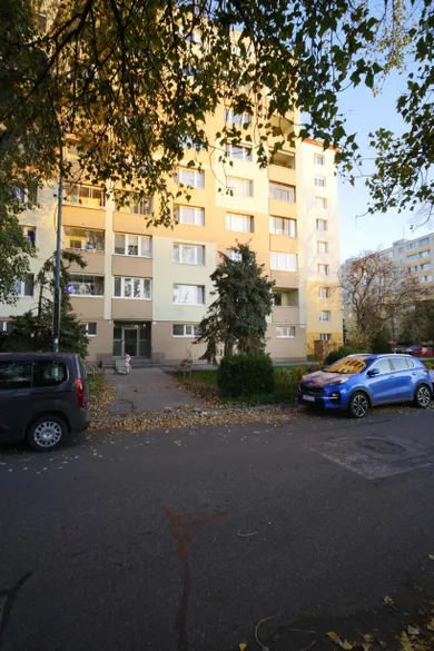 Byty na prenájom 3-izbový, Bratislava-Petržalka · €750