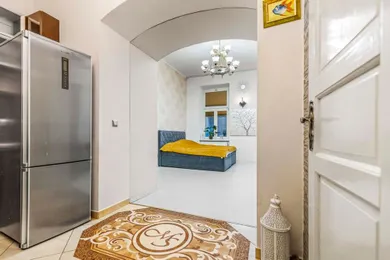 Na prenájom 1-izbový byt, 35 m², Bratislava-Staré Mesto, Dobrovičova