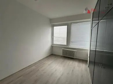 Na prenájom komerčné, 12 m², Bratislava-Nové Mesto, Bojnická