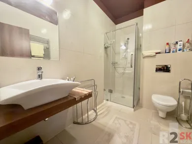 Na predaj 2-izbový byt, 42 m², Veľká Lomnica, Termálna