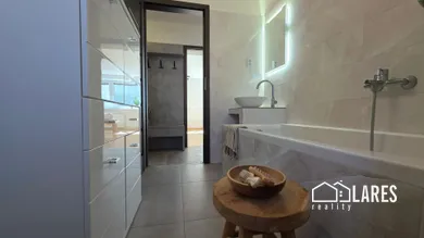 Na predaj 2-izbový byt, 65 m², Prievidza, B. Björnsona