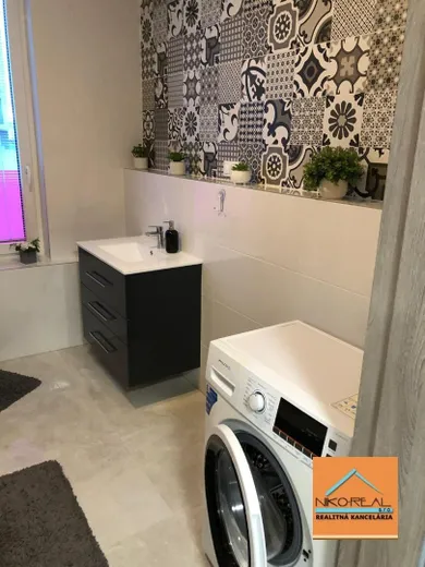Na predaj 2-izbový byt, 52 m², Bratislava-Ružinov, Nevädzová