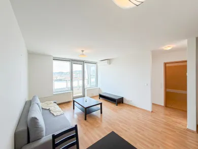 Na predaj 2-izbový byt, 62 m², Bratislava-Nové Mesto, Bajkalská