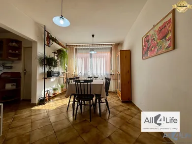 Na predaj 6-izbový dom, 225 m², Šípkové