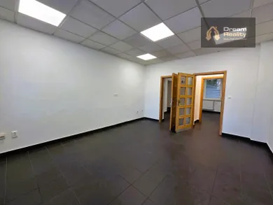Komerčné priestory na prenájom, Žilina · €649