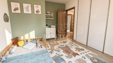 Na predaj 4-izbový dom, 196 m², Oponice