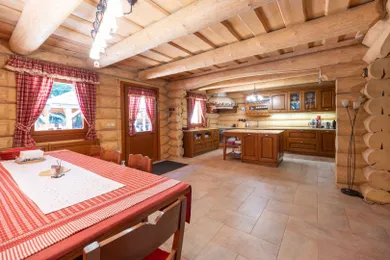 Na predaj 11-izbový rekreačný dom, 414 m², Banská Štiavnica, Belianska