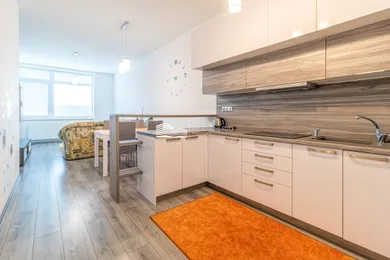 Na prenájom 2-izbový byt, 65 m², Pezinok, Suvorovova