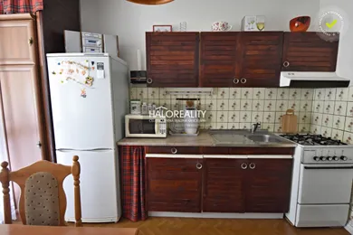 Na predaj 3-izbový byt, 70 m², Nová Baňa