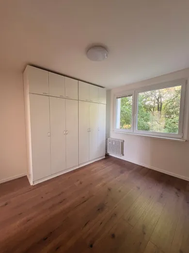 Na predaj 4-izbový byt, 76 m², Bratislava-Dúbravka, Cabanova