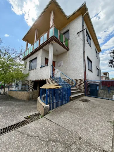 Na predaj 5-izbový dom, 306 m², Rohovce