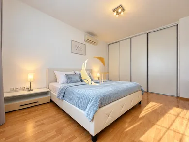 Na prenájom 2-izbový byt, 60 m², Bratislava-Ružinov, Teslova