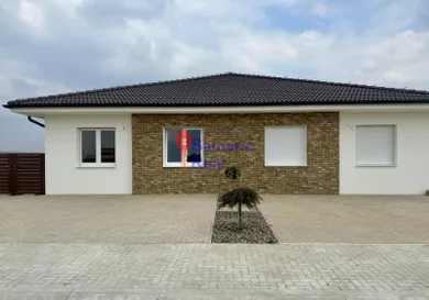 Domy na sprzedaż, 4-pokojowe, Šamorín · €385 000