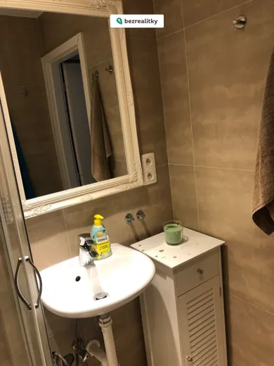 Na prenájom 2-izbový byt, 33 m², Bratislava-Nové Mesto