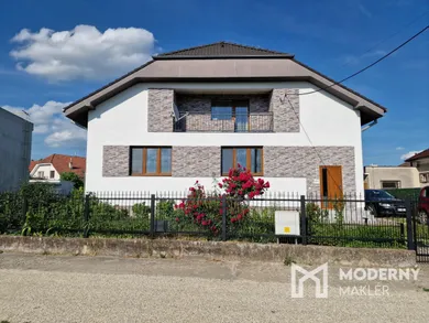 Na predaj 4-izbový byt, 151 m², Senec