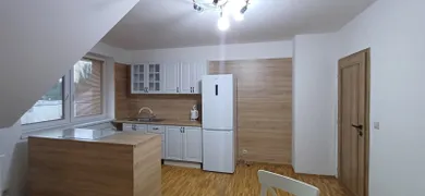 Na prenájom 3-izbový byt, 70 m², Piešťany, Cintorínska