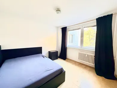 Na predaj 3-izbový byt, 74 m², Bratislava-Petržalka, Mlynarovičova