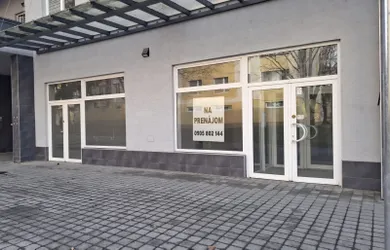 Lokale komercyjne na wynajem, Dubnica nad Váhom · €1900