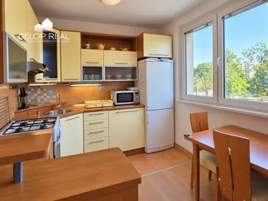 Квартиры в аренду, 3-комнатные, Bratislava-Dúbravka · €1 000