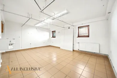 Na prenájom komerčné, 143 m², Galanta, Šafárikova