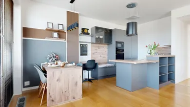 Na predaj 3-izbový byt, 75 m², Bratislava-Staré Mesto, Súkennícka