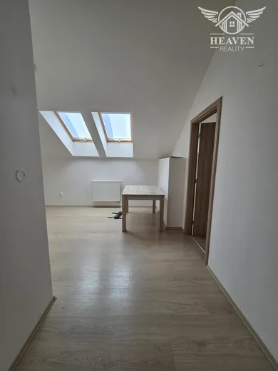 Na prenájom 3-izbový byt, 57 m², Komárno