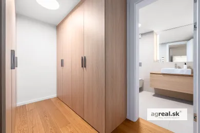 Na prenájom 3-izbový byt, 108 m², Bratislava-Staré Mesto, Jančova